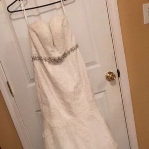 David’s bridal size 8 . Paid $300 asking $200 . Tried on never worn.